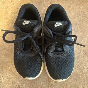 Nike toddler sneaker-black